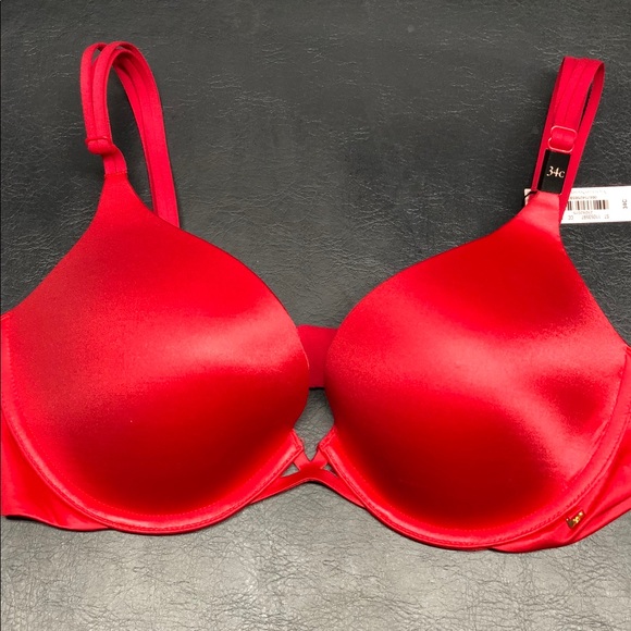 Victoria's Secret Other - Victoria’s Secret very sexy push-up bra